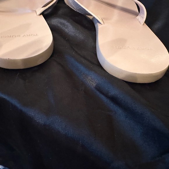 Soft pink Tory Burch sandals - Picture 2 of 4